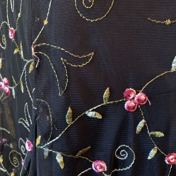 BCBGenerations Lace Dress Embroidered flowers - Picture 9 of 11